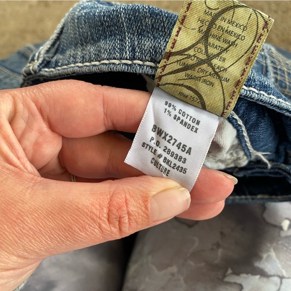 BKE Culture Cropped Jeans Y2K Patched Embroidered Distressed Medium Wash: 27 - Picture 8 of 10